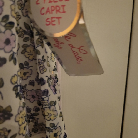 Floral Top and Bottom 2 piece set Lavendar & Purple Floral size 24 Month… - Picture 13 of 13